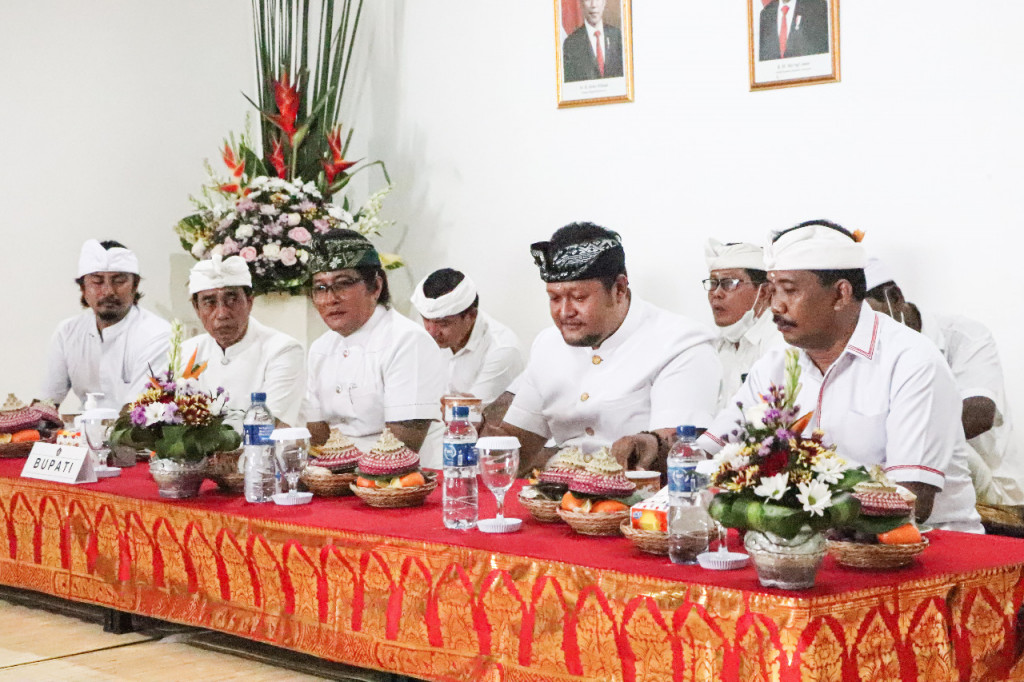 Bupati Badung Hadiri Karya Nyatur Bah Pedudusan Alit Ngeratep Banjar Batu Belig